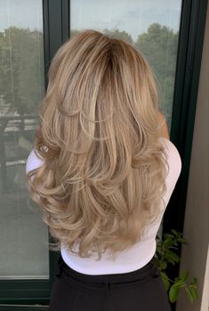 Blonde Layered Highlights, 90s Layered Blonde Blowout Hair, 99s Layered Hair, Back To Blonde Hair, Layers Short Blonde Hair, Blonde Hair And Highlights, 90s Blonde Balayage, Hair Inspiration Blonde Highlights, Haircut Inspo Women