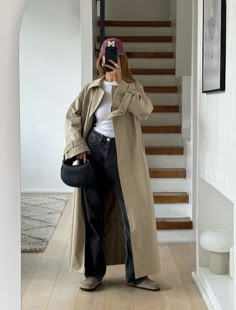 Winter Outfits Australia 2024, Rainy Days Outfit Aesthetic, Beige Trench Coat Outfit Winter Classy, Creative Winter Outfits, Tan Long Coat Outfit, Comfy Sunday Outfit, Aw24 Outfits, Khaki Trench Coat Outfit, Winter Rainy Day Outfit