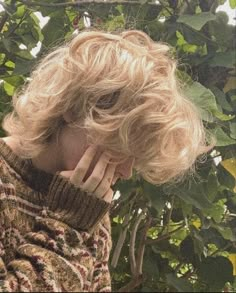 Unisex Curly Haircut, Hairstyles Transmasc, Blond Fluffy Hair, Short Fluffy Blonde Hair, Short Fluffy Mullet, Transmasc Haircut, Transmasc Aesthetic, Short Fluffy Hairstyles, Fluffy Hairstyles