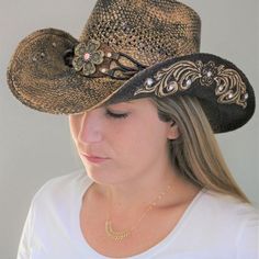 Western Hat Styles, Western Hats For Women, Cowboy Hats Women, Trending Hats, Cowgirl Style Outfits, Cowgirl Look, Hat Bands, Straw Cowboy Hat, Cute Country Outfits