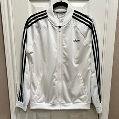 Adidas White Track Jacket W/Black Stripes. Zips Up And Has Pockets Size Large Material: 100% Polyester *Bnwot - Perfect Condition - Never Worn* Adidas Casual, First Date Outfits, Shorts Outfits Women, Adidas Fashion, Adidas White, Striped Jacket, Swaggy Outfits