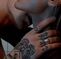 Male and female in seductive and possessive embrace. tattooed male hand around female's neck. Dark Romance Books, Me And Him, Me And Who, Cute Relationship, Cute Relationship Goals, Character Aesthetic, Cute Couple Pictures