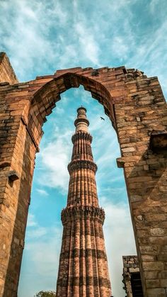 Soaring high into history! The Qutub Minar, Delhi’s iconic landmark, stands as a testament to architectural brilliance and India’s rich heritage. 🌟
📍 Explore this UNESCO World Heritage Site and marvel at its timeless beauty!

#QutubMinar #DelhiDiaries #HistoricalMonument #IncredibleIndia #HeritageWalk India Monuments Aesthetic, India Places Photography, India Architecture Photography, Qutub Minar Painting, Indian Monuments Aesthetic, Qutub Minar Photography Poses, Qutub Minar Sketch, Qutub Minar Aesthetic, Qutub Minar Drawing