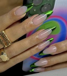 Short Crome Nails Design, Chrome Nail Designs Almond, Green Crome Nails Design, Green Chrome Acrylic Nails, Baddie Nails Almond, Green Chrome French Tip Nails, Crome Nails Almond, Green Almond Acrylic Nails, Almond Green Nails