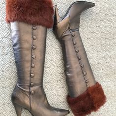 Gorgeous Brown Leather Pointy Toe, Knee High Boots With Covered Button Detail Down The Sides And A 3 1/2' Rust Colored Real Fur Band At The Top. Made In Italy With A 3 1/2" Covered Leather Heel, Size 7 1/2, Pristine, Never Worn. Winter Leather Boots With Buttons, Gold Leather Fitted Heeled Boots, Knee Length Boots Outfit, Fur Band, Black Motorcycle Boots, Wingtip Boots, Boots Outfit Ankle, Sorel Winter Boots, Knee Length Boots