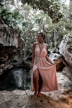 Inspired by one of Mexico's magical towns, the Tulum Dress captures the beauty and charm of this paradisiacal destination. Its design reflects the relaxed yet chic vibe of Tulum, with an elegant and special touch, perfect for those seeking a bohemian and sophisticated look. This onesize dress is completely adaptable to different body types thanks to the elastic waistband and adjustable straps, making it ideal for sizes small to large. Its versatile design makes it perfect for vacation outfits, b Tulum Dress, Adjustable Dress, Vacation Outfits, Pant Shirt, Sleeveless Shirt, Elegant Dress, Tulum, Soho, Green Dress