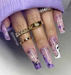 Pre Halloween Nails, Purple Glitter Halloween Nails, Spooky Purple Nails, Lavender Halloween Nails, Nail Ideas Purple Lavender, Black And Lilac Nails, Lilac And Black Nails, Purple Nails Halloween, White Purple Nails