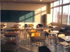 an empty classroom with lots of desks and chairs