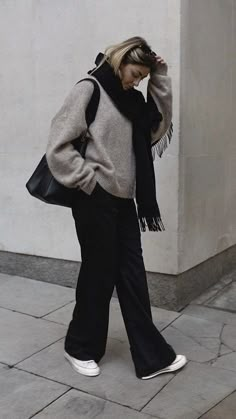 Wide Leg Trousers Outfit, Emma Hill, Converse Outfits, Skandinavian Fashion, Baggy Pants, Autumn Outfit, 가을 패션, Winter Fashion Outfits