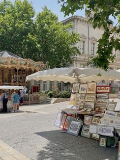 an outdoor market with lots of pictures on display