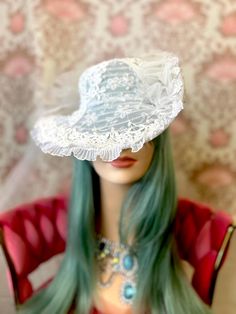 Vintage 1980's handmade boho wedding hat. Soft white. Accordion pleated chiffon trim, tulle, appliqués & beads. Tiny lace bow on side. Wedding Boho, Vintage Soft, Lace Bows, Wedding Hats, Handmade Boho, Vintage Boho, Boho Wedding, Wedding Accessories, Accessories Hats