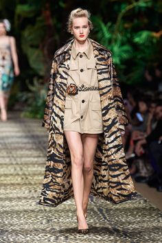 Dolce & Gabbana Spring 2020 Ready-to-Wear collection, runway looks, beauty, models, and reviews. Vogue Subscription, Animal Print Fashion, Wild Things