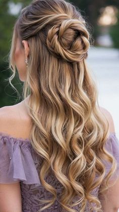 Short Hair Curled, Medium Hair Updo, Prom Hair Ideas, Cute Prom Hair, Updo Ideas, Hairstyle Examples, Formal Hairstyles For Long Hair, Simple Prom Hair, Hoco Hairstyles