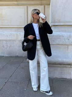 White Jeans Winter, White Wide Leg Jeans, Off White Jeans, Wide Leg Jeans Outfit, White Jeans Outfit, Fashion Capsule Wardrobe, Scandinavian Fashion, Blazer Outfit, Business Casual Outfits For Work