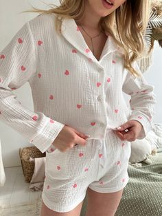 Cute Cotton Lounging Sets, Cute Relaxed Fit Sleep Sets, Cute Relaxed Fit Sleepwear Sets, Cute Cotton Sleepwear For Pajama Party, Comfortable White Long Sleeve Sleepwear, Casual Cotton Sleepwear For Sleepovers, Cute Cotton Sleepwear For Sleepover, Cute Cotton Pajama Shorts For Sleep, Cute Relaxed Fit Bedtime Sets