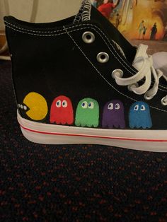 Custom Converse High Top PacMan Editon - painted with acrylic paint and spray coated with sealant for durability Shoes Painting Ideas Converse, Converse Painting Ideas, Painted Converse High Tops, Converse Painted, Custom All Star, Converse Drawing, Diy Converse, Converse Design, Converse Aesthetic