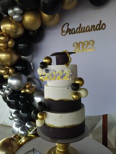 Decoración y torta de grado Prom Cake, Grad Party Favors, Fun Invitation, 18th Cake, Fun Invitations, Graduation Style