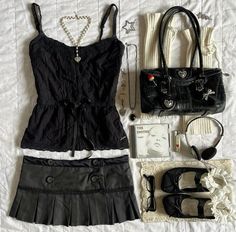 Outfit Grunge, I Love Cinema, Vintage Outfit, Miniskirt Outfits, Vintage 2000s, Dream Clothes