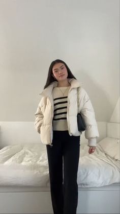 I Am Cold Outfit, Winter Outfits White Jacket, Layering Coats Winter Outfits, School Cold Outfits, Cold Winter Outfits Aesthetic Korean, School Outfits Winter Cold, Winter Outfits Australia, Cold Outfits For School, Short Jacket Outfit