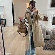 S 4-6 M 8-10 L 12-14 New Boutique Item Size 12 Autumn Outfits, Minimalist Fashion Icons, Cute Trench Coats, Trench Coat Outfit Hoodie, Cream Mac Outfit Trench Coats, Sweatshirt Trench Coat Outfit, Business Casual Nyc Fall, Winter Outfits With Trench Coats, Rainy Cold Outfit