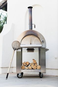 Pizza oven Camping Backyard Party, Camping Backyard, Wood Burning Pizza Oven, Bbq Pizza, Pizza Maker, Backyard Camping, Backyard Party, Open Shelf, Pizza Oven