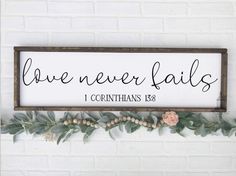 a wooden sign that says, have never falls i corintians