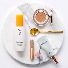 Sulwhasoo e o Serum de 1 trilhão em vendas | VENUS JOURNAL Beauty Photography, Serum, Blush, Photography, Beauty, Instagram