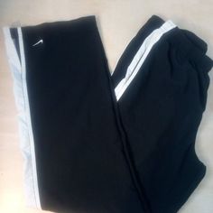 Vintage Nike Striped Wind Pants Joggers Trainers Women - Side Pockets, Slits At Ankles - Size Large, Measures Adjustable Drawstring Elastic Waist(Flat)=14" Inseam=30" Front Rise=12" - Excellent Condition, No Flaws - Black Color Pants With White Stripes Nike Vintage, Colored Pants, Trainers Women, Vintage Nike, Trousers Women, White Stripe, Jogging, Elastic Waist, Baskets