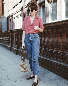 Glasses Outfit, Mom Jeans Outfit, Dita Von Teese, Raw Denim, Moda Vintage, Casual Winter Outfits, Looks Style, Mode Inspiration