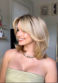 50 of the Finest Medium Hairstyles for Girls (Gallery + Movies Included)- #gallery #Hairstyles #Included #Medium #Videos #Women Check more at https://howcandothis.com/hairstyleideas/50-of-the-finest-medium-hairstyles-for-girls-gallery-movies-included-2/ Short Layers On Short Hair, Short Layered Blowout Hair, Blonde Medium Short Hair, Hair For Thinner Hair, Layers With Short Hair, Cute Short Blonde Hairstyles, Cute Hair Cuts Short, Short Butterfly Haircut With Bangs, Shoulder Length Blowout Hair