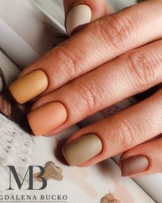 Fall Color Nails Autumn Gel, Fall Nails 2023 Solid Color, Matte October Nails, Matted Fall Nails, Short Fall Nails 2023 Matte, Pastel Nails Fall, Fall Nail Ideas Matte, Shellac Nails Autumn, Fall Nail Matte