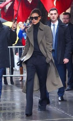 Walking Down The Street, Winter Mode, 가을 패션, Work Fashion, Long Coat