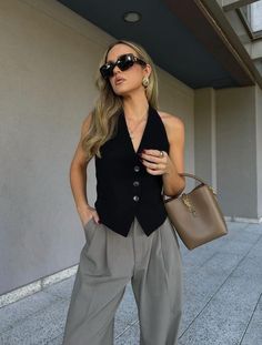 Black Tailored Vest Outfit, Chic V-neck Vest For Day Out, Chic Tailored Black Vest, Chic V-neck Vest With Buttons, Chic Brown V-neck Vest, Outfit Trabajo, Uni Fits, Business Dress Women, Modest Casual Outfits