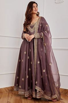 Grand Anarkali Dress, Purple Pakistani Suit, Purple Pakistani Dress, Jigar Mali, Purple Anarkali, Chanderi Anarkali, Silk Anarkali Suits, Desi Outfits, Lehenga Designs Simple