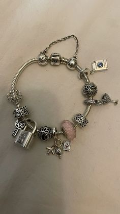 Minimalist Pandora Bracelet, Pandora Bracelet Charms Ideas Style, Pandora Bracelet With Charms, Pandora Travel Bracelet, Full Pandora Bracelet, Pandora Bangle Bracelet Ideas, Pandora Bracelet Ideas Inspiration, Pandora Bracelet Aesthetic