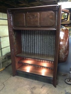 an old piano is sitting in the garage