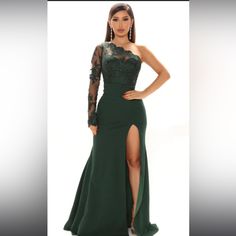 Brand New With Tags Size Large From Fashion Nova Fashion Nova Prom Dresses, Velvet Homecoming Dress, Burgundy Sequin Dress, Dresses Emerald Green, Emerald Green Gown, Fancy Gown, Gold Sequin Gown, Sequins Gown, Yellow Gown