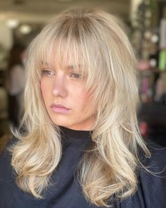 Thick Bob Haircut, Mid Haircuts, Angled Hair, Ash Blonde Balayage, Medium Layered Hair, Blonde Haircuts, Balayage Blonde, Bangs With Medium Hair