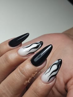 Black Fingernails Designs, Black Nail Designs Grunge, Alt Almond Nails, Black Nails Inspo Almond, Sami Jefcoate Nails, Goth Almond Nails, Black Almond Nail Ideas, Sparkly Acrylic Nails, Nail Academy