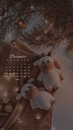 a desktop calendar with teddy bears on it's cover and christmas lights in the background