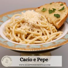 Cacio e Pepe Roman Countryside, Mediterranean Foods, Healthy Pizza Recipes, Pasta Meals, Pasta Side Dishes, Pasta Sides, Crockpot Breakfast, Budget Recipes, Healthy Pizza