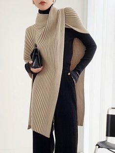 Loose Urban Asymmetrical Sweater Asymmetrical Outfit, How To Look Expensive, Ootd Instagram, Raglan Sleeve Sweater, Pullover Mode, Elegant Sweater, Asymmetrical Sweater, Urban Lifestyle, Ideas Kitchen