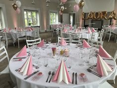 the tables are set with pink and white napkins