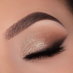 Makeup Ideas Champagne Dress, Makeup Looks To Match Green Dress, Champagne Gold Eye Makeup, Prom Makeup Looks For Green Eyes, Makeup Ideas Gold Eyeshadow, Eye Makeup For Light Green Dress, Wedding Makeup For Green Eyes Natural, Formal Makeup For Green Dress, Make Up For Emerald Green Dresses