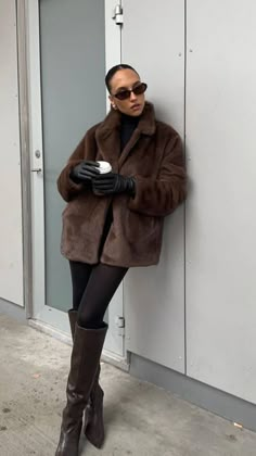 Faux-fur coats are getting better and better, and the fashion set can't get enough. From H&M to Toteme, these are the best styles to shop this winter. Brown Fur Coat Outfit, Fur Coat Outfits, Faux Fur Coats Outfit, Moda Casual Chic, Old Money Winter, Fur Outfit, Fur Coat Outfit, Professional Outfit, Business Wardrobe