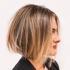 20 Short Blonde Hairstyles to Bring Straight to the Salon Brushed Out Curls, Angled Bob Haircuts, Angled Bob, Long Bob Haircuts, Flat Hair, Short Blonde, Short Blonde Hair, Natural Hair Color