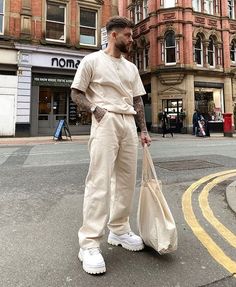 Winter Outfits Men Streetwear, Summer Cleaning, Outfits Men Streetwear, Sneakers Slippers, Hype Clothing, Aesthetic Outfits Men, Mens Casual Outfits Summer, Beige Outfit, Street Style Outfits Men