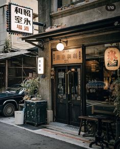 Korean Cafe Exterior, Japanese Izakaya Interior, Japanese Cafe Aesthetic, Japanese Cafe Design, Coffee Shop Japan, Korean Coffee Shop, Japanese Coffee Shop, Milan Store, Coffee House Design