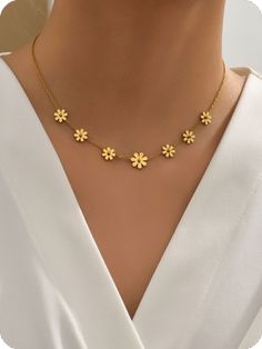 [AffiliateLink] 42 Most Popular Women Necklace Advice To Try Out #womennecklace Womens Chain Necklace Gold, Gold Necklace Aesthetic Simple, Casual Jewelry Ideas, Gold Nackless Design Latest Antique, Fancy Chains Gold, Simple Gold Necklace Designs Latest, Chain Designs Gold Women, Gold Chain Designs For Women, Latest Necklace Design