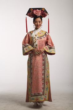 Qing dynasty court fashion Zhen Huan Zhuan, Quing Dynasty Clothes, Late Qing Dynasty Fashion, Ancient Chinese Clothing Woman